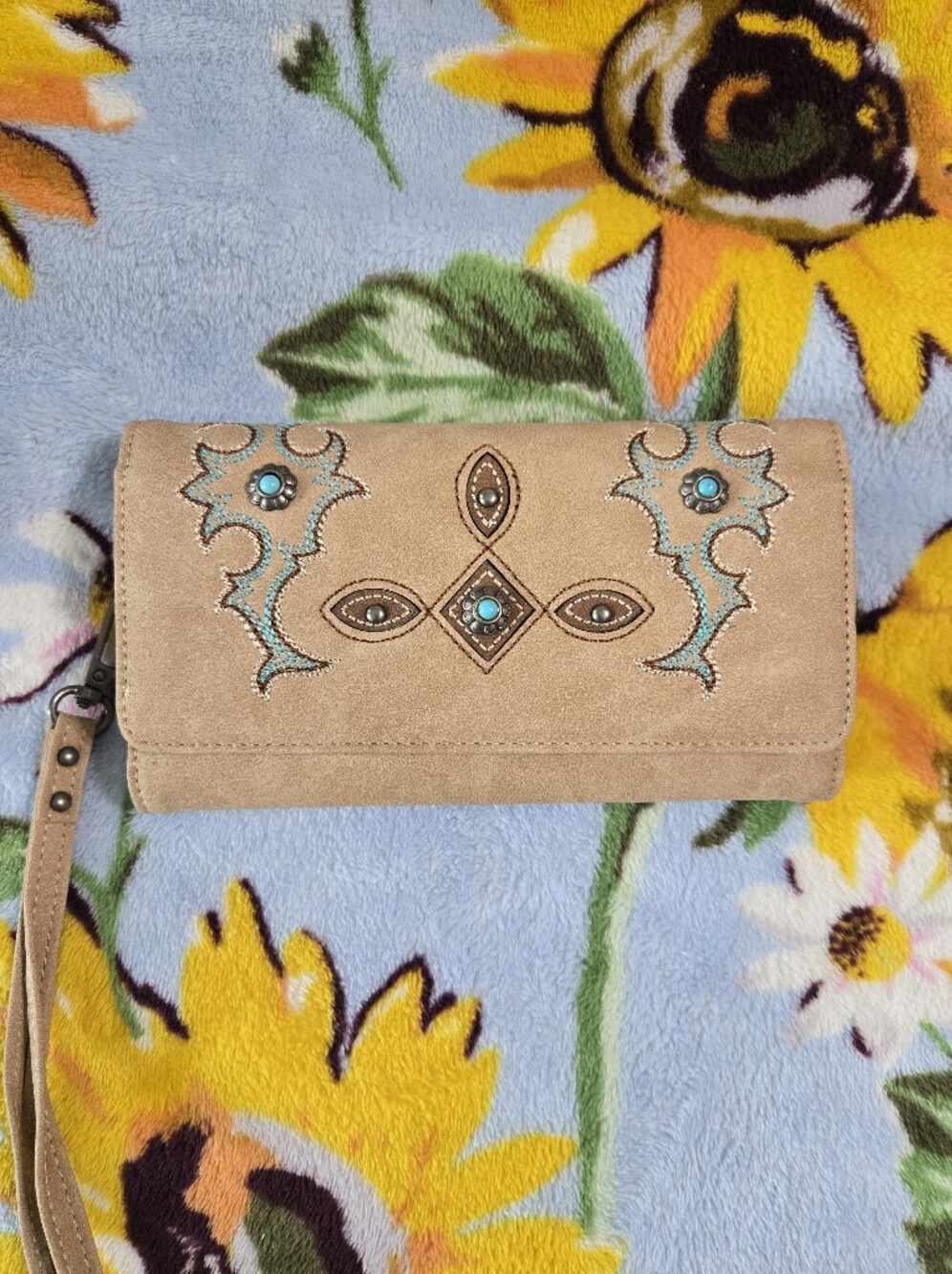 New Montana West Embroidered Trifold Snap Closure Wallet